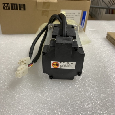 OMRON R88M-G40030H-S2 Servo Motor 0.4KW 106V 2.6A 200HZ 3000RPM NEW