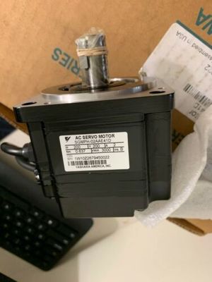 Yaskawa SGMPH-02AAE41 AC SERVO MOTOR 200W 3000RPM 200V 2A NEW